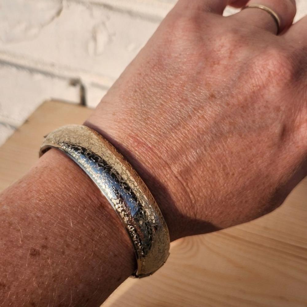 Vintage Silver Tone Textured Hinged Bangle Bracelet‎